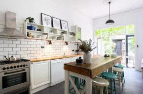 Unique Terrace In Central Melbourne Neighbourhood, Melbourne